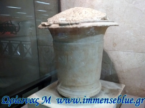 Μαρμάρινη κάλπη, Αγγείο που περιείχε στάχτη νεκρού (ΜΕΤΡΟ Ευαγγελισμός) - Ωρίωνας Μ